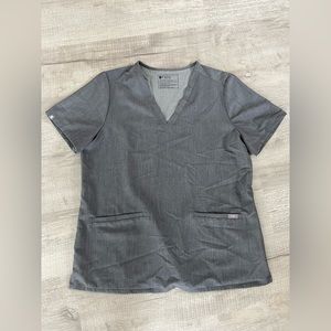 FIGS Casma Scrub Tops for Women — Classic Fit, 3 Pockets Scrub Top